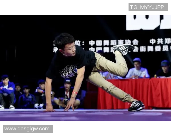 杭州羽毛球队配合变革引发热议助力竞技水平提升与团队协作创新 杭州羽毛球队配合变革引发热议助力竞技水平提升与团队协作创新