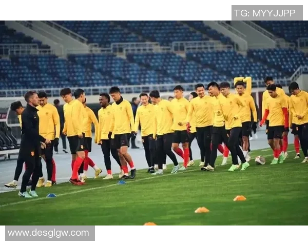 重庆足球队灵活性变革引发热议探索新战术与团队协作的未来发展 重庆足球队灵活性变革引发热议探索新战术与团队协作的未来发展