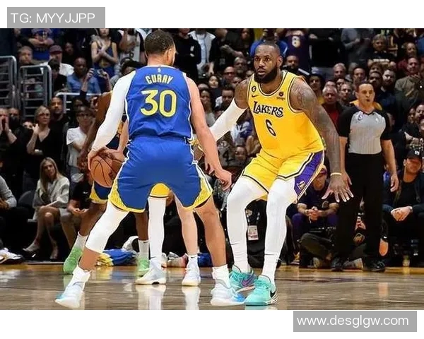 勇士与火箭常规赛激战正酣谁能在这场对决中笑到最后 勇士与火箭常规赛激战正酣谁能在这场对决中笑到最后